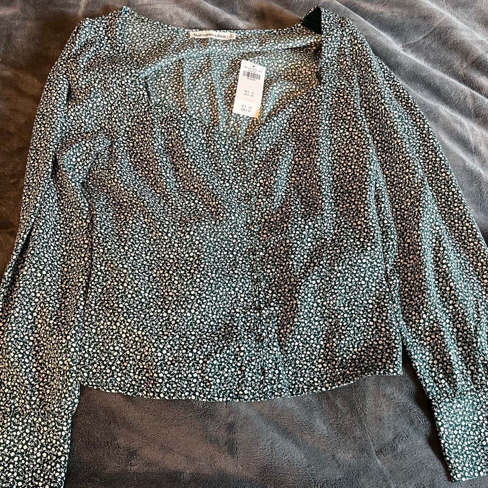 A&F long sleeve summer top never worn with tags size M